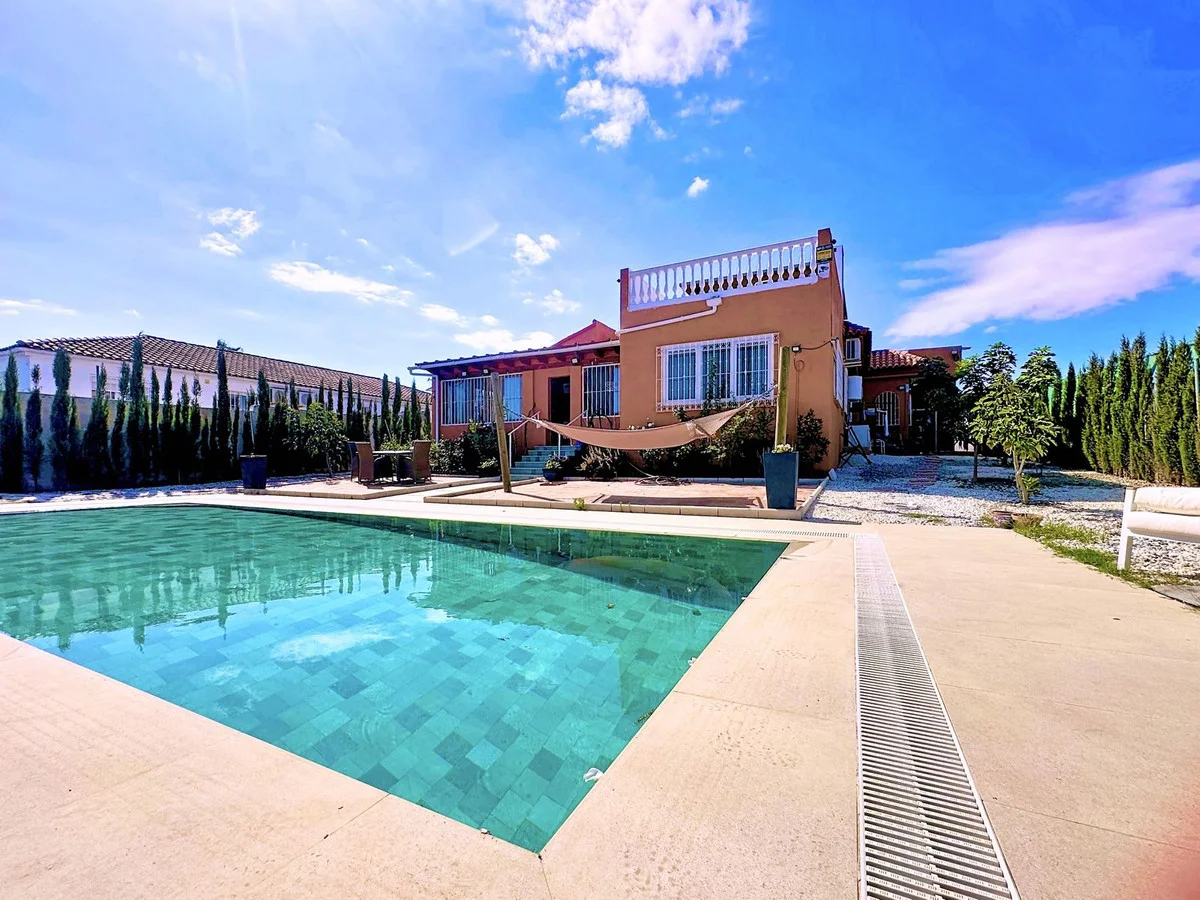 Exclusiva villa en venta en Buenas Noches, Estepona 