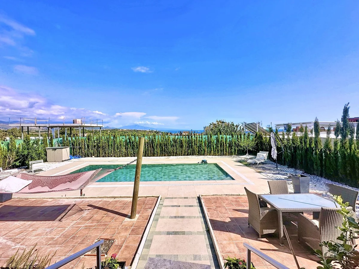 Exclusiva villa en venta en Buenas Noches, Estepona 