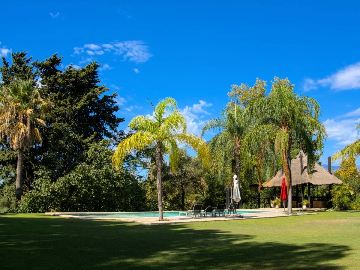 Villa 39 – Villa de Lujo Frente al Golf en Guadalmina Baja, Marbella | Cine Privado, Gimnasio, Piscina y Garaje para 6 Coches