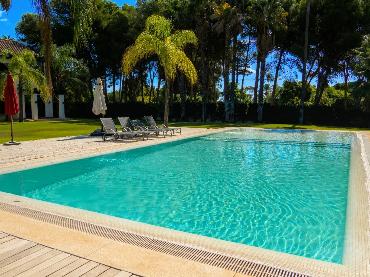 Villa 39 – Villa de Lujo Frente al Golf en Guadalmina Baja, Marbella | Cine Privado, Gimnasio, Piscina y Garaje para 6 Coches