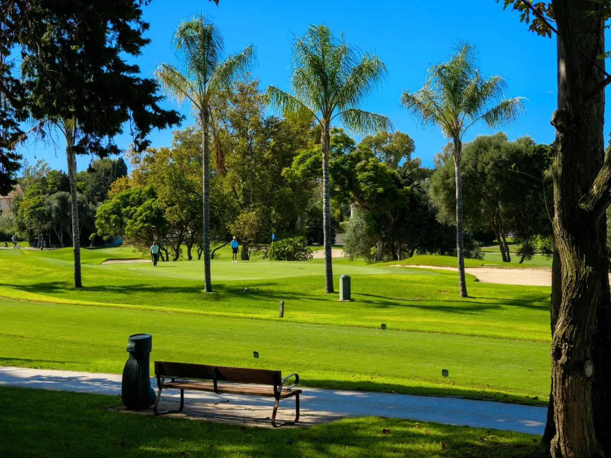 Villa 39 – Villa de Lujo Frente al Golf en Guadalmina Baja, Marbella | Cine Privado, Gimnasio, Piscina y Garaje para 6 Coches