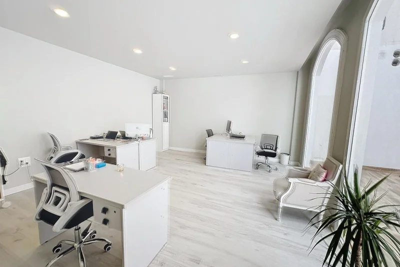 Oficinas Modernas en Venta en el Casco Antiguo de Estepona 